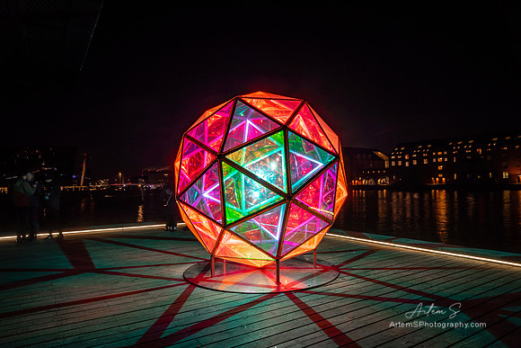 Dichroic Sphere af Jakob Kvist