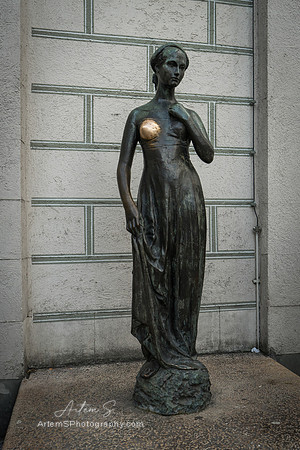 Juliet Capulet Statue